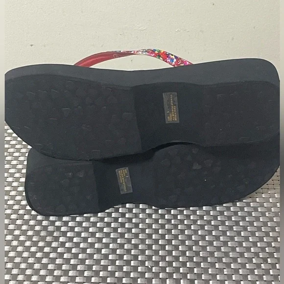 Brighton Posies Flip Flops/Thongs - Picture 4 of 5